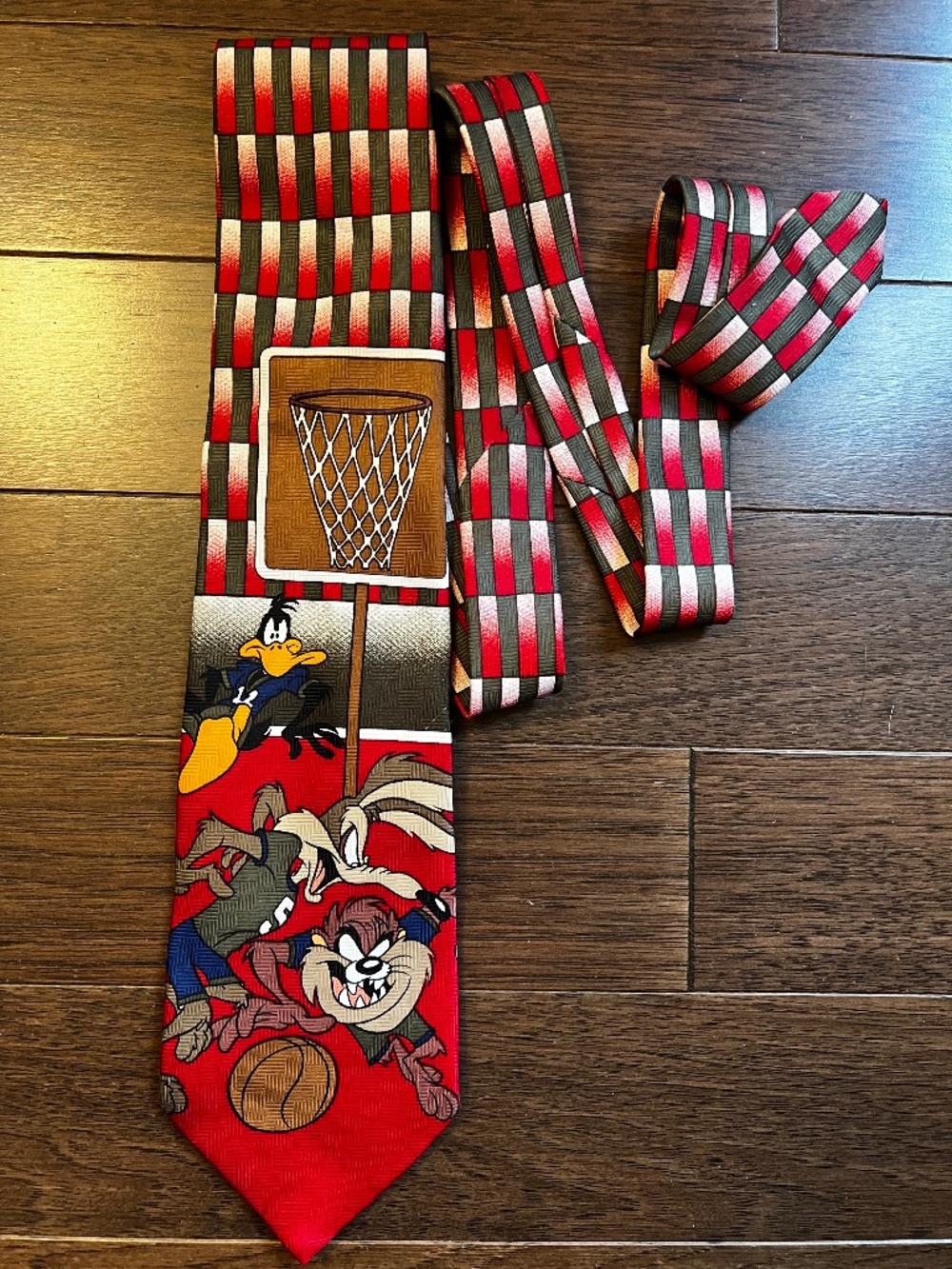 Vintage 90s Looney Tunes Basketball Novelty Tie